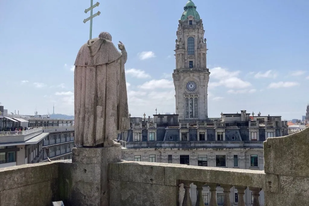 Trindade Porto: Guided Tour + Fado Show + Port Wine