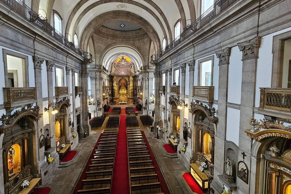 Trindade Porto: Guided Tour + Fado Show + Port Wine
