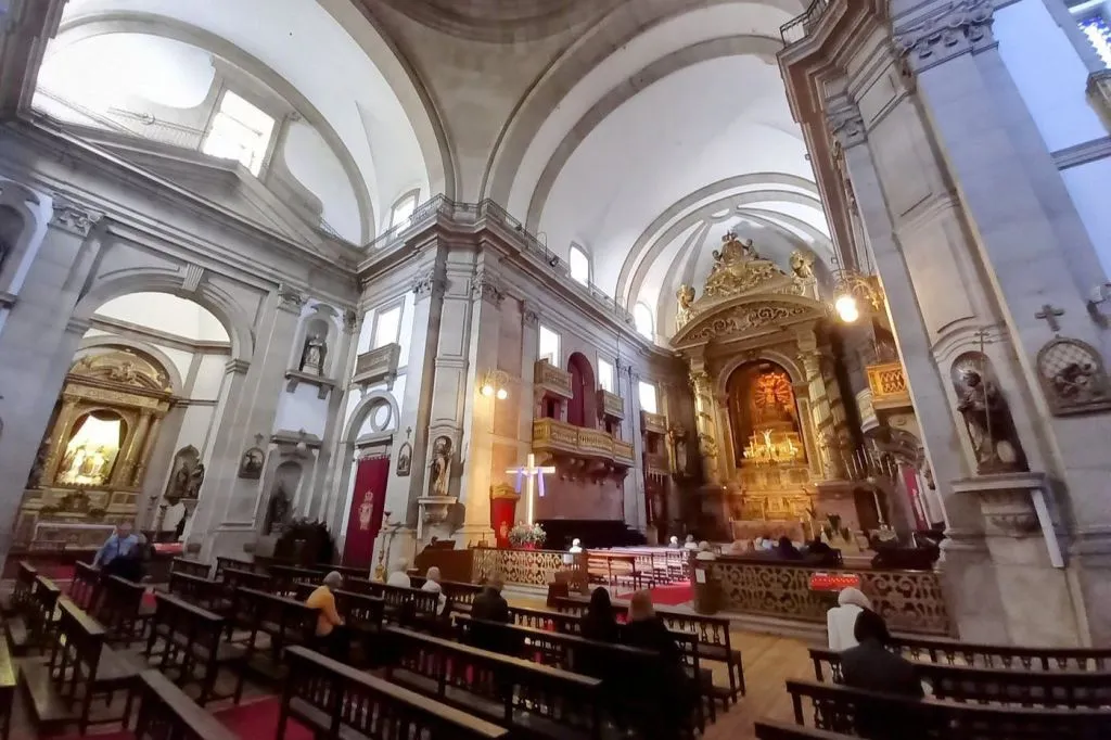 Trindade Porto: Guided Tour + Fado Show + Port Wine