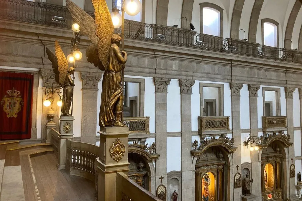 Trindade Porto: Guided Tour + Fado Show + Port Wine
