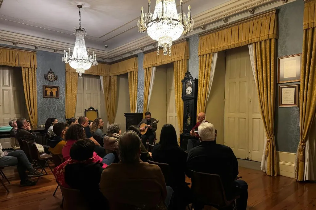 Trindade Porto: Guided Tour + Fado Show + Port Wine