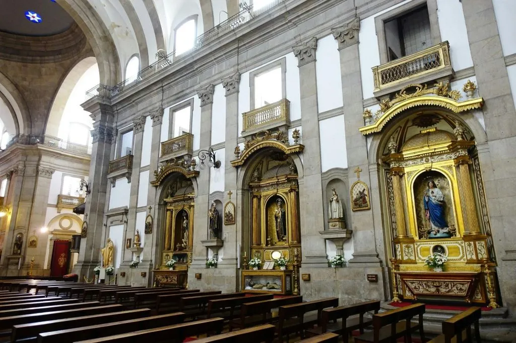Trindade Porto: Guided Tour + Fado Show + Port Wine