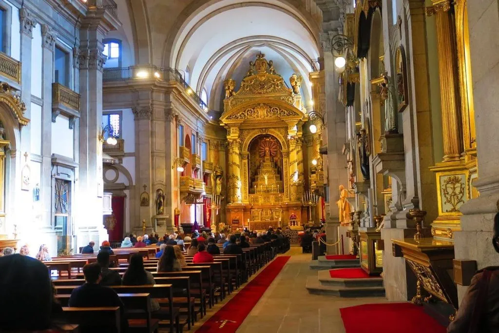 Trindade Porto: Guided Tour + Fado Show + Port Wine