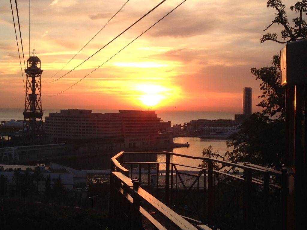 Barcelona Cable Car: Roundtrip from Barceloneta Beach
