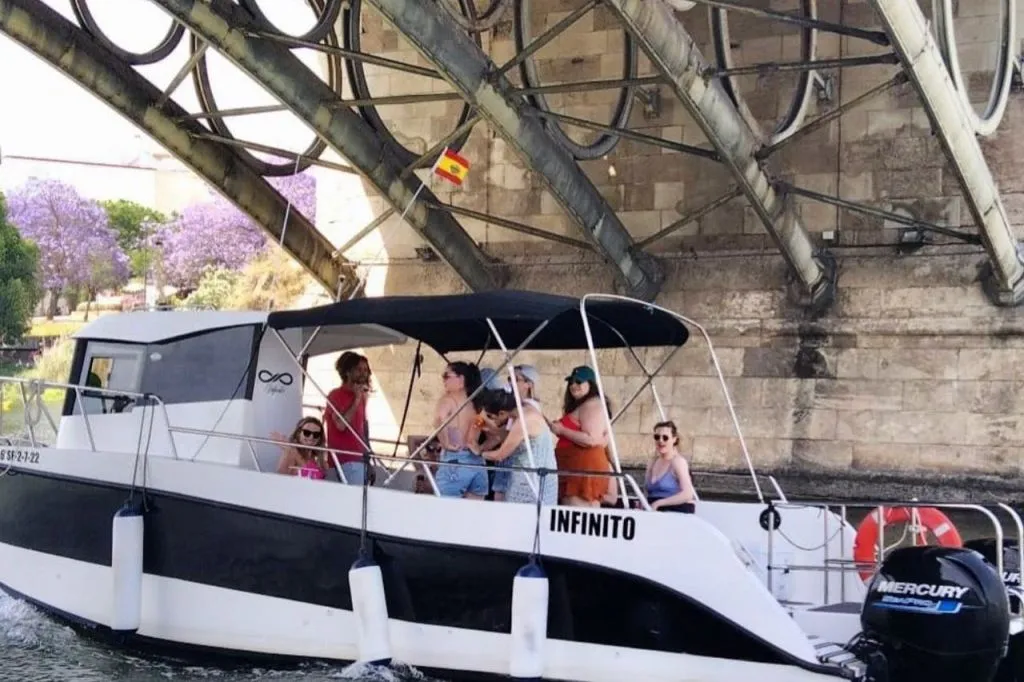 Sevilla: Paseo guiado en barco por el Guadalquivir