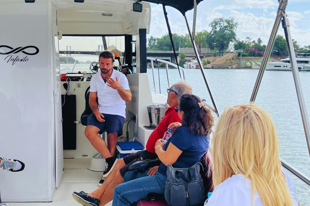 Sevilha: Passeio de barco guiado pelo rio Guadalquivir