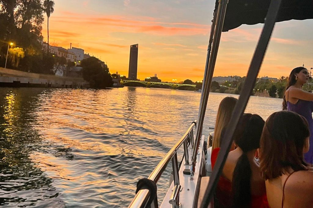 Sevilla: Paseo guiado en barco por el Guadalquivir