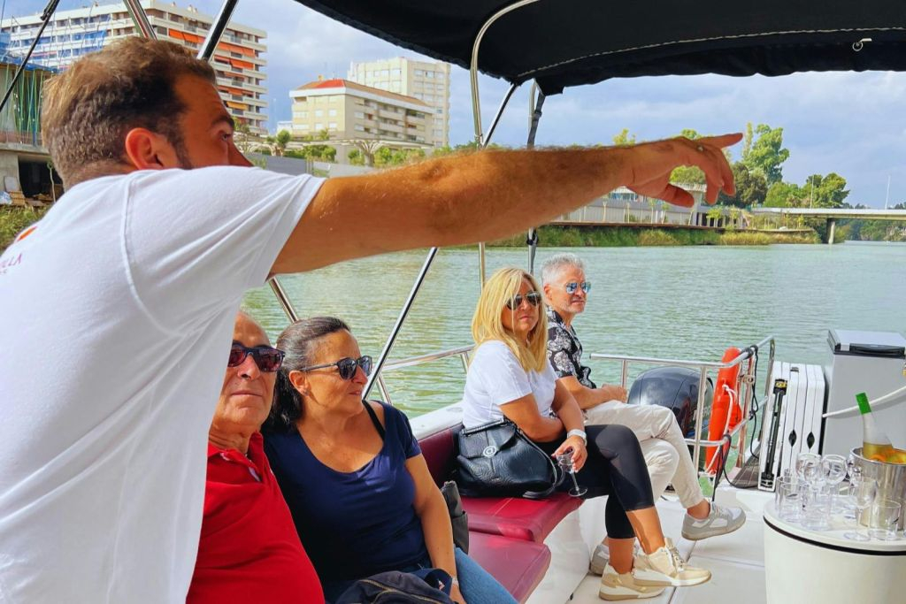 Sevilla: Paseo guiado en barco por el Guadalquivir