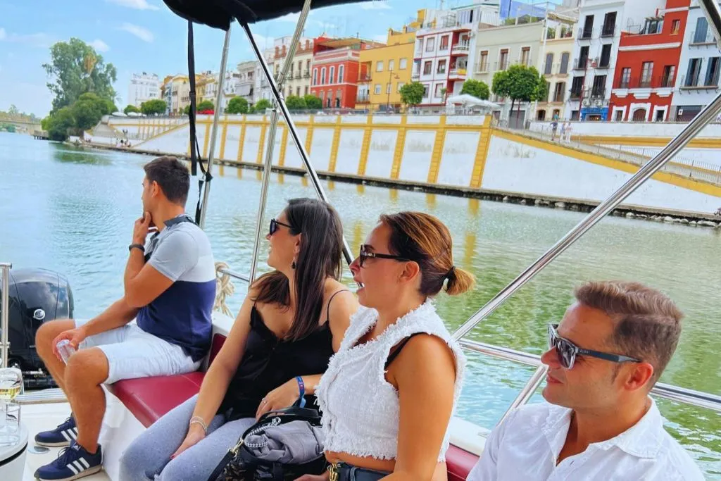 Sevilla: Paseo guiado en barco por el Guadalquivir