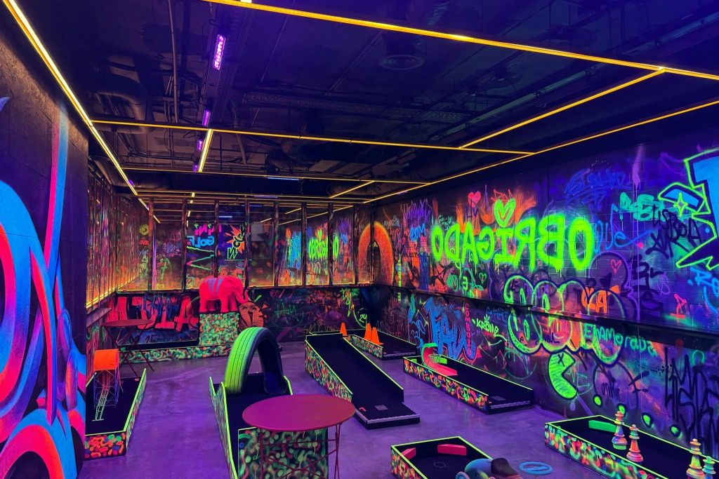 Neon Minigolf Lisbon: Fast Track Ticket