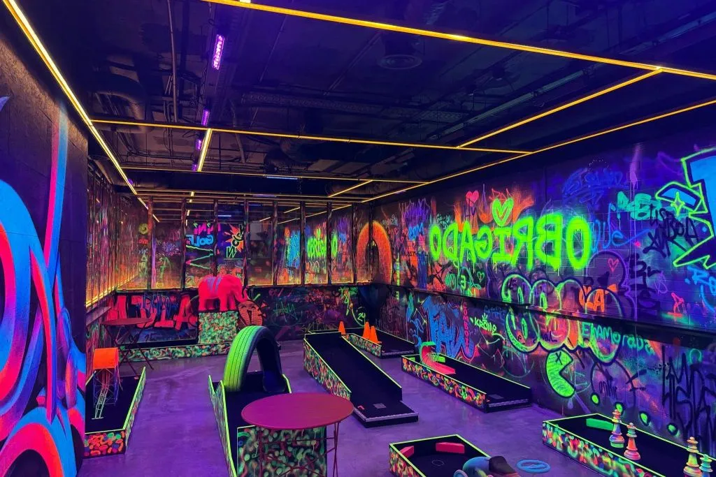 Neon Minigolf Lisbon: Fast Track Ticket