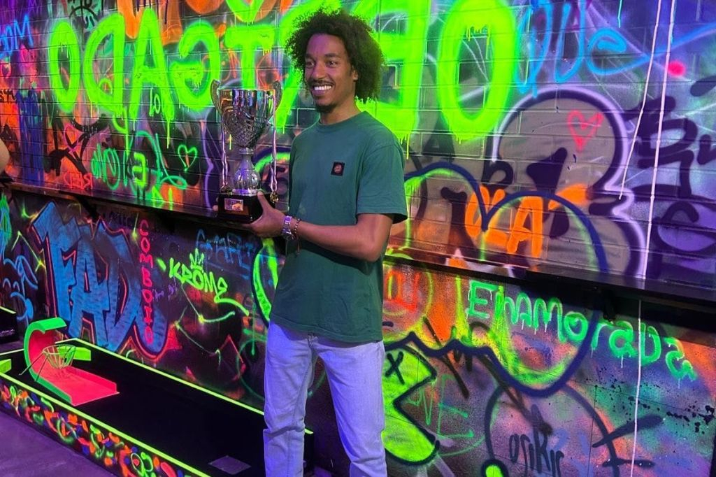 Neon Minigolf Lisbon: Fast Track Ticket