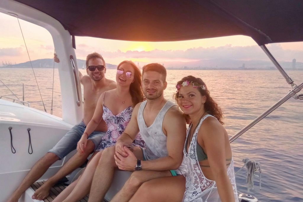 Barcelona: Passeio à vela ao pôr do sol + bebidas