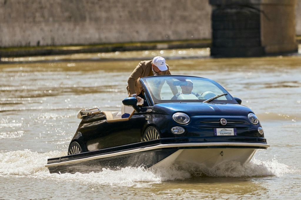 Rio Tibre Roma: 500 Barco Transfer Privado