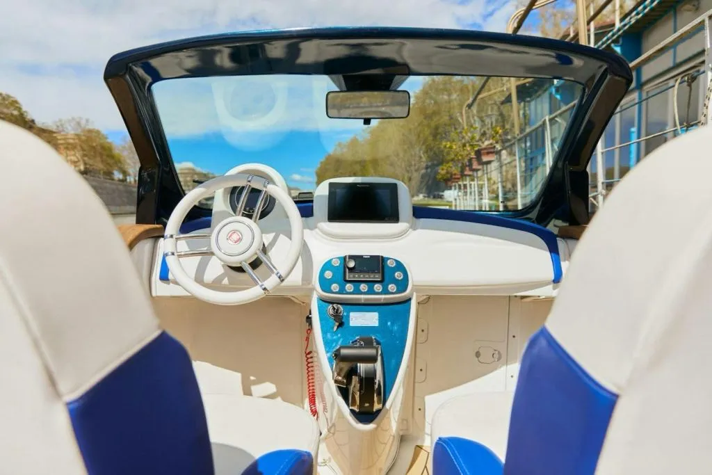 Urban River: 500 Boat Experience