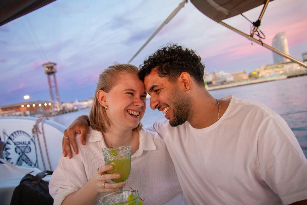 Barcelone : Voile au coucher du soleil + collations et boissons