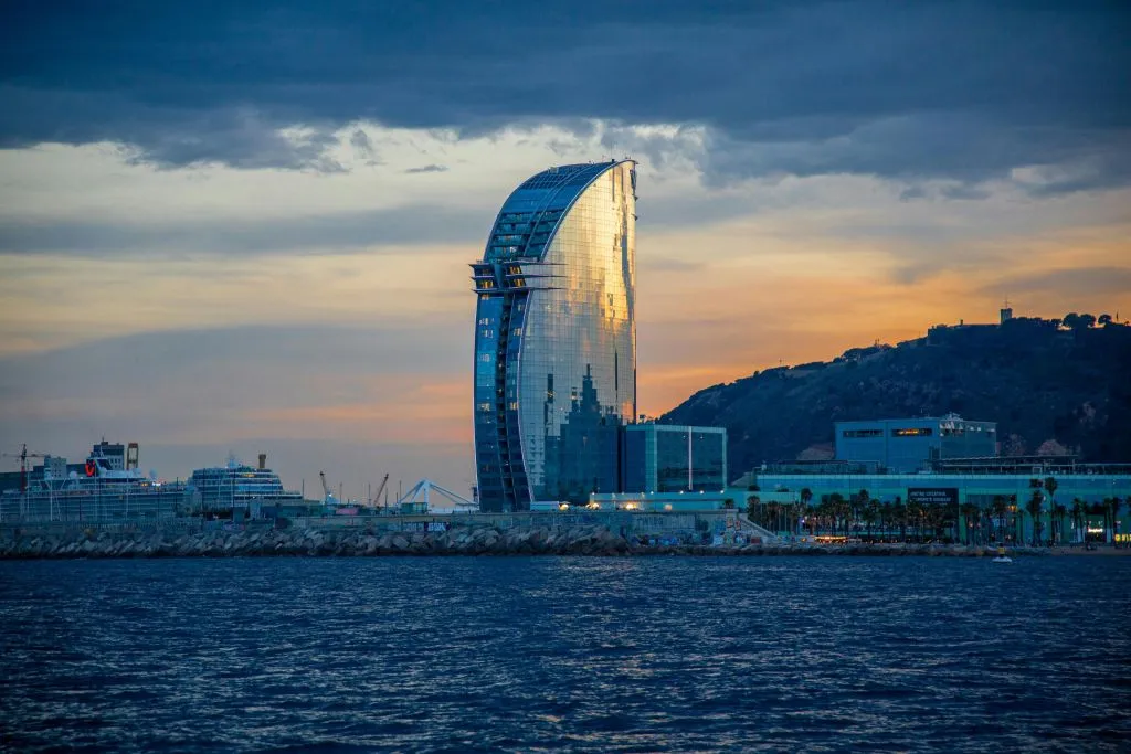 Barcelona: Sunset Sailing Experience + Snacks & Drinks
