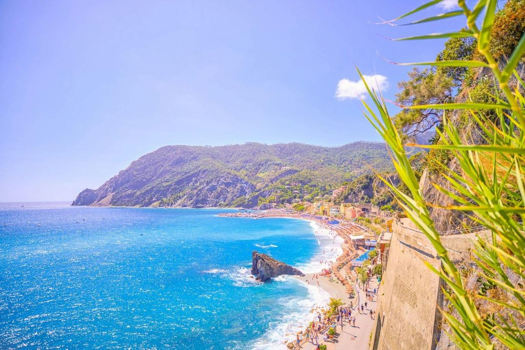 Cinque Terre National Park: Entry Ticket + Guided Day Trip from Milan