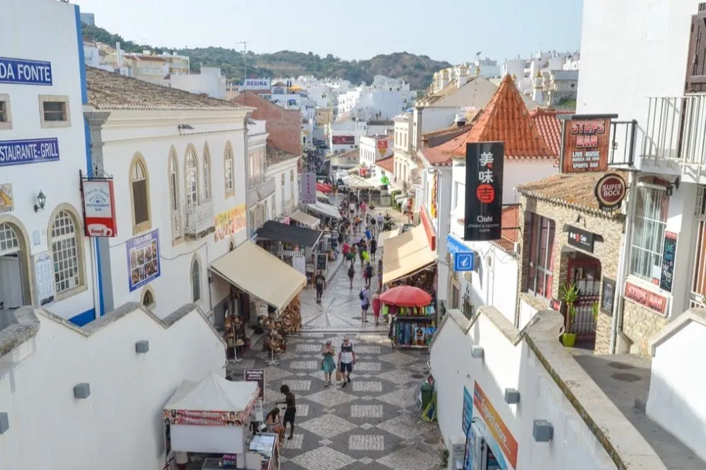 Albufeira: Guided Food Tour + Roundtrip Transportation