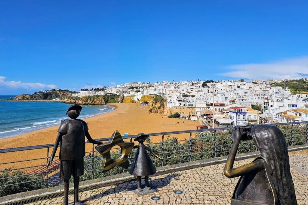 Albufeira: Guided Food Tour + Roundtrip Transportation