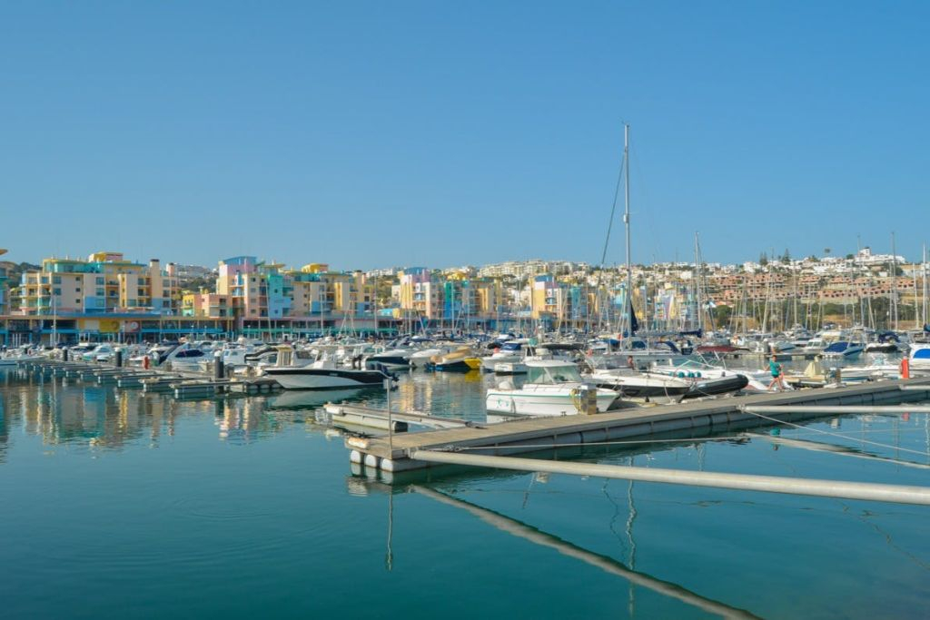 Albufeira: Guided Tour + Wine Tasting + Transfers
