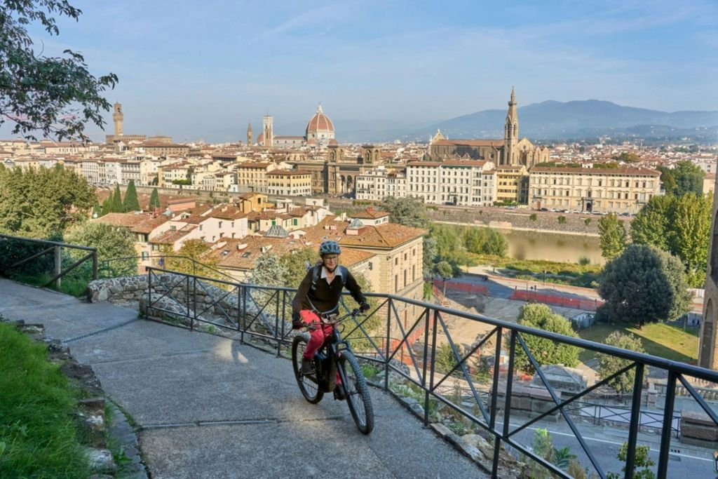 Florencia: Visita guiada en E-bike + Visita a la Piazzale Michelangelo + Degustación sorpresa