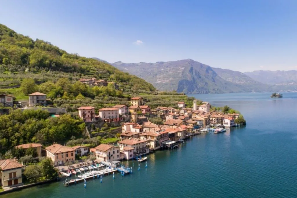 Lago d'Iseo e Franciacorta: tour guidato da Milano + degustazione di vini