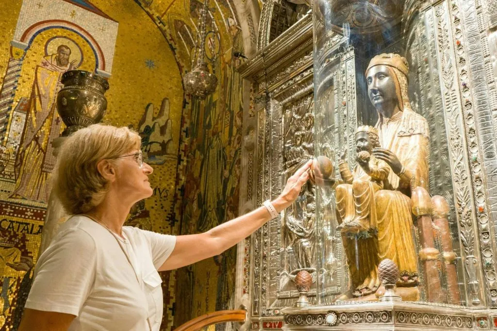 Montserrat: Guided Tour from Barcelona + Moreneta Access + Transfer