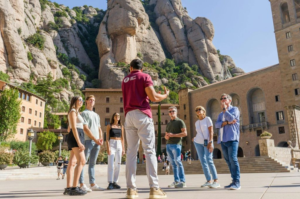 Montserrat: Guided Tour from Barcelona + Moreneta Access + Transfer