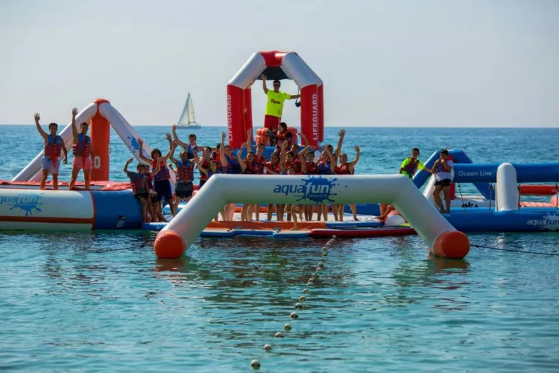 Salou: Experiência de parque aquático insuflável