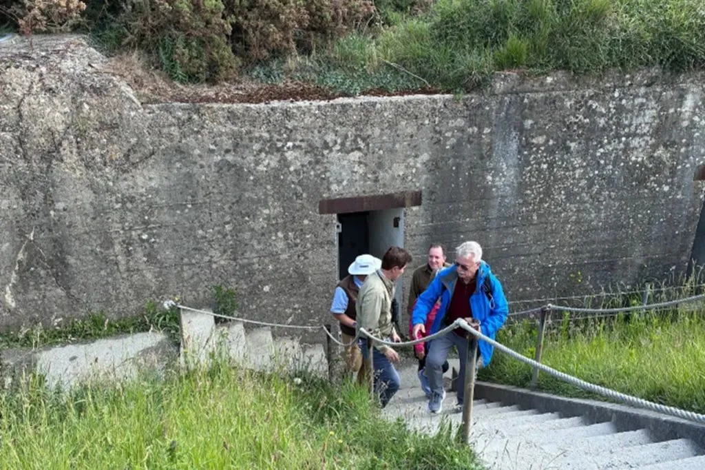 D-Day Tour: Pointe du Hoc, Omaha Beach & American Cemetery Half-Day