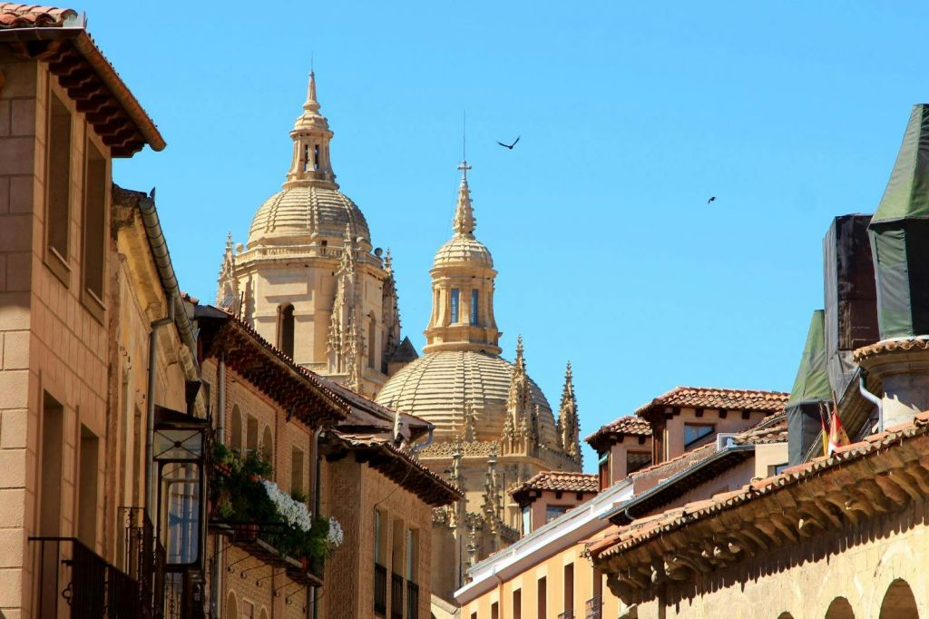 Segovia and Toledo: Entry Tickets + Guided Tour + Transfers