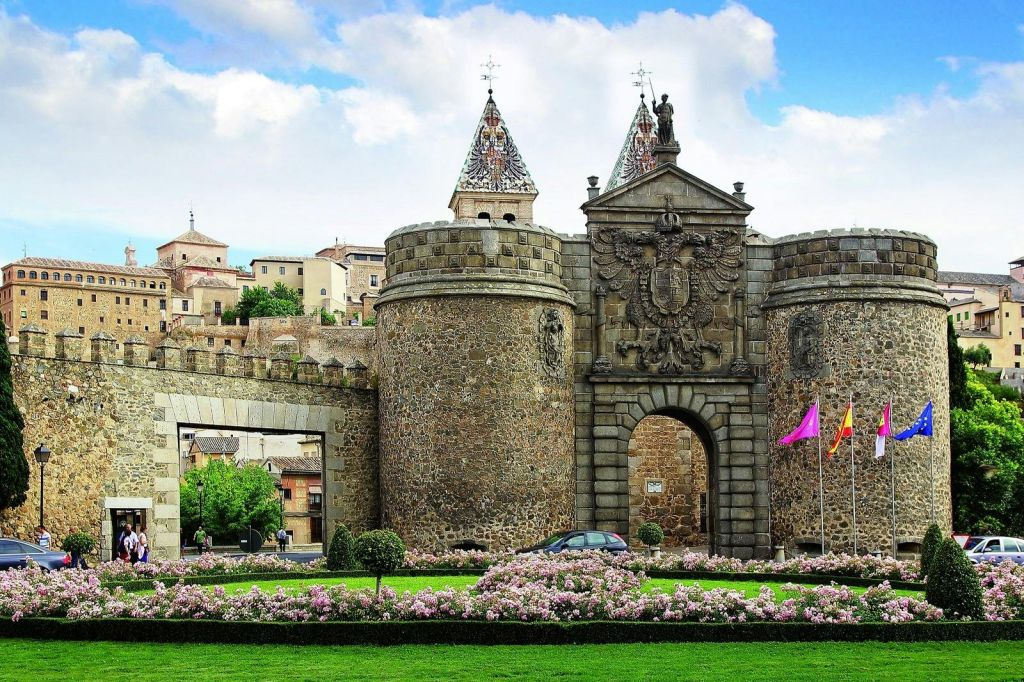 Segovia and Toledo: Entry Tickets + Guided Tour + Transfers