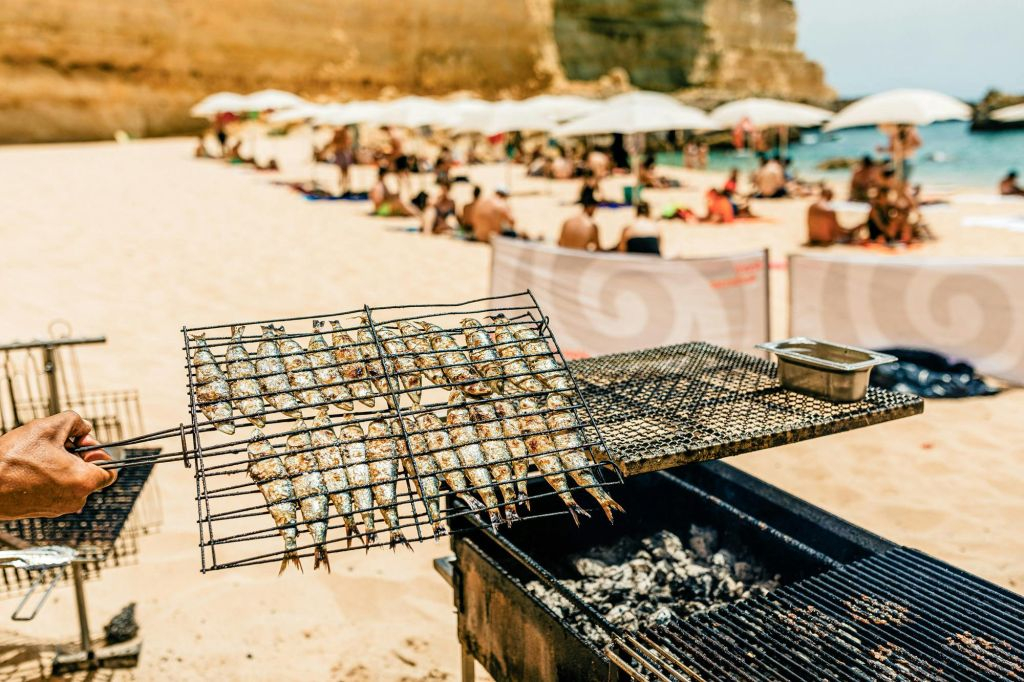 Albufeira: Guided Sightseeing Cruise with BBQ Lunch