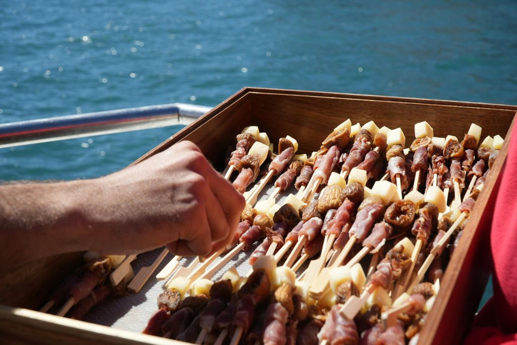 Vilamoura: Passeio de barco guiado + Almoço com churrasco