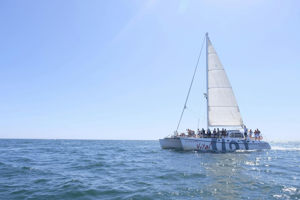 Algarve: Guided Sunset Boat Tour from Vilamoura