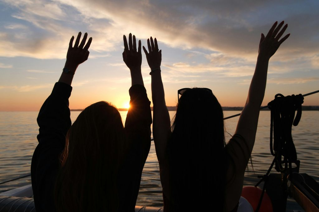 Algarve: Guided Sunset Boat Tour from Vilamoura