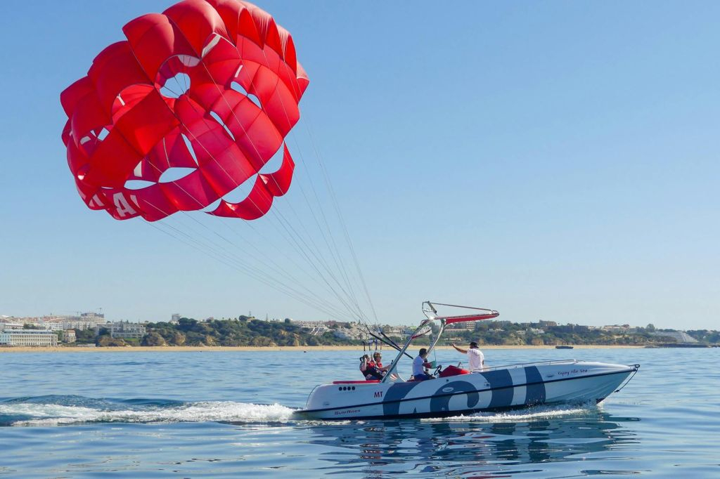 Albufeira: Experiência guiada de Parasailing