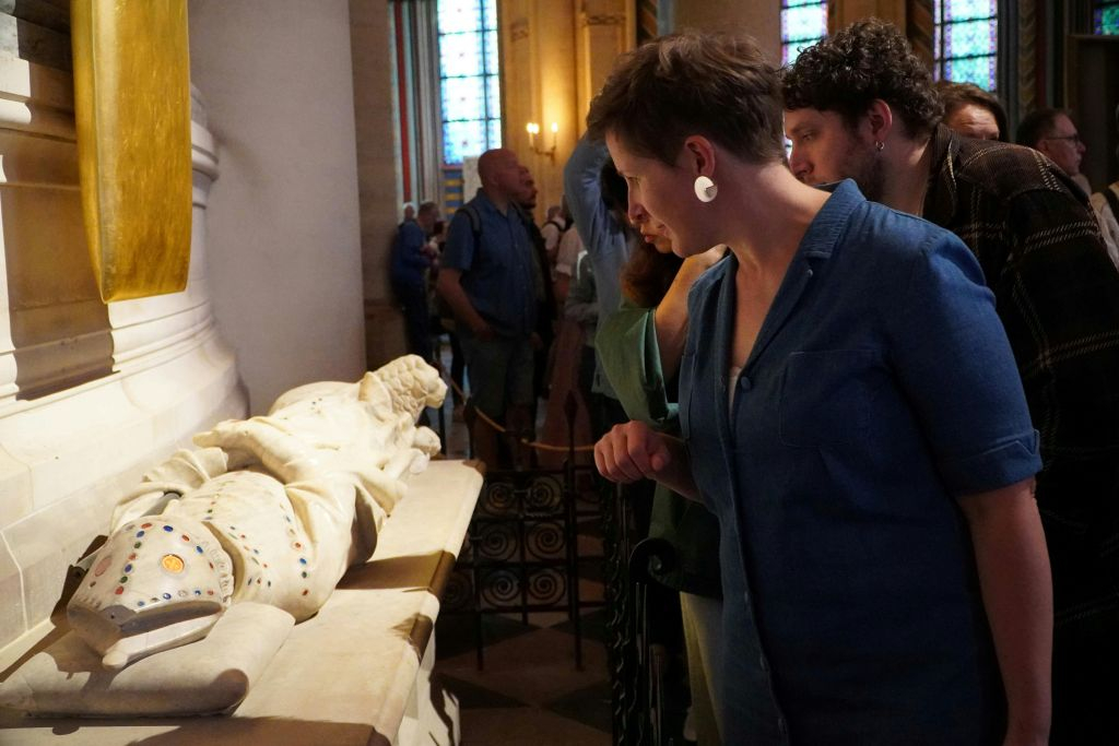 Notre Dame Cathedral: Guided Tour with Standard Public Entry