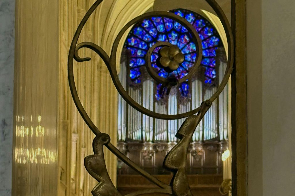 Notre Dame Cathedral: Guided Tour with Standard Public Entry