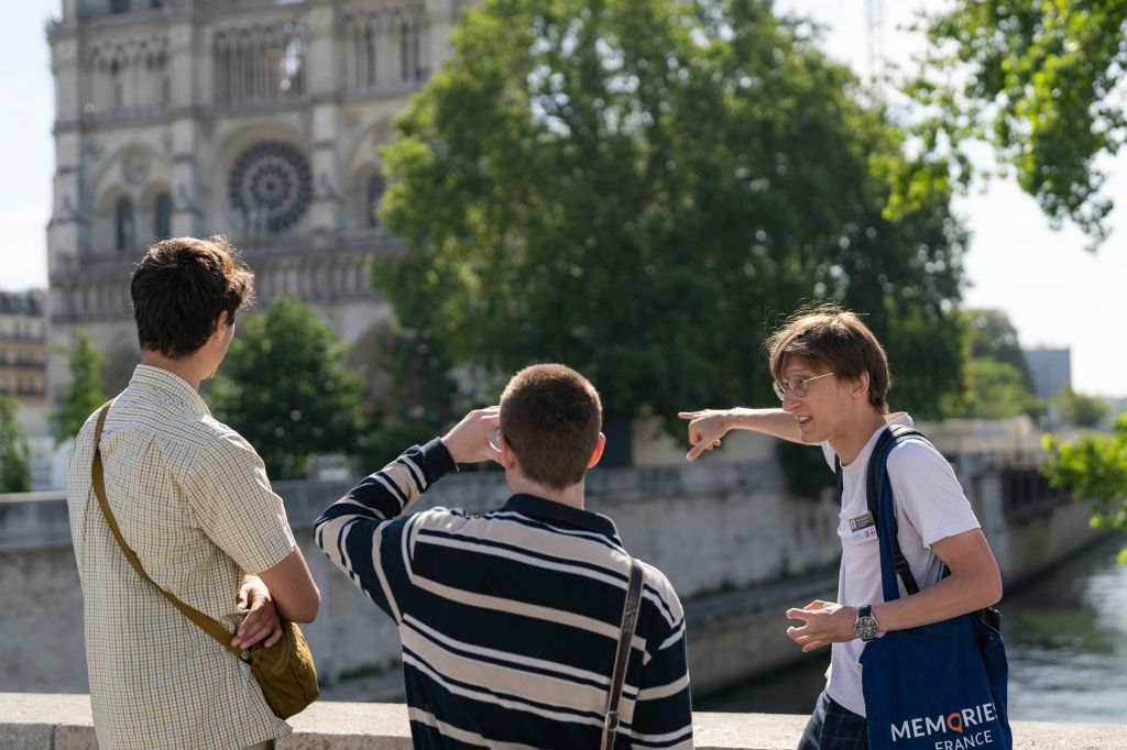 Notre Dame Cathedral: Guided Tour with Standard Public Entry