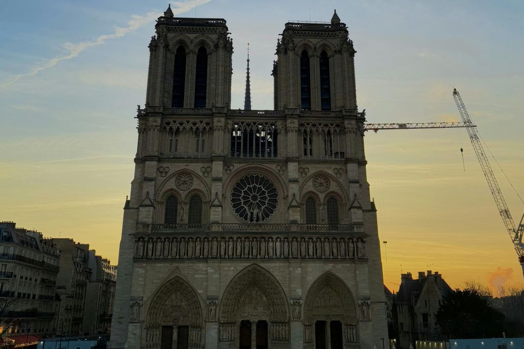 Notre Dame Cathedral: Guided Tour with Standard Public Entry