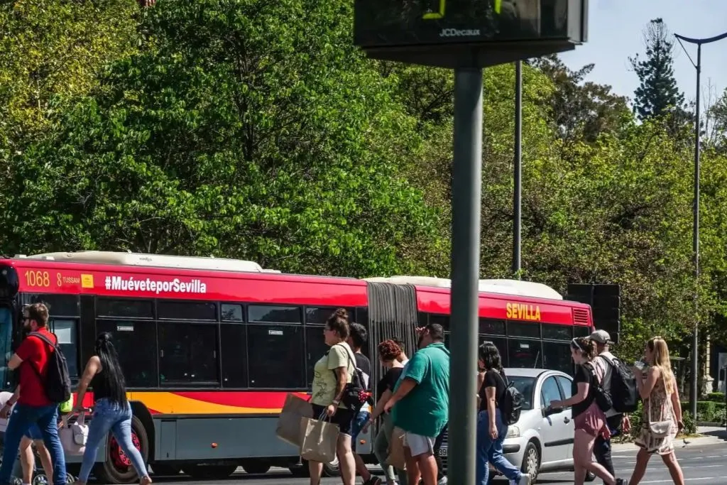 Seville: One-Way Transfer from City Center to Airport