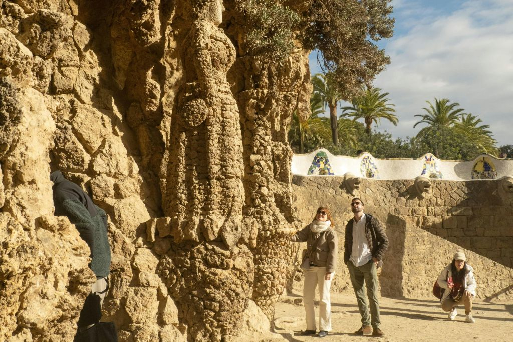 Sagrada Familia, Park Güell & Casa Milà: Guided Tour + Private Transfer