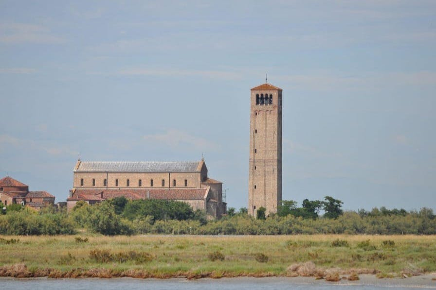 Murano, Burano e Torcello: tour guidato in barca d'epoca veneziana