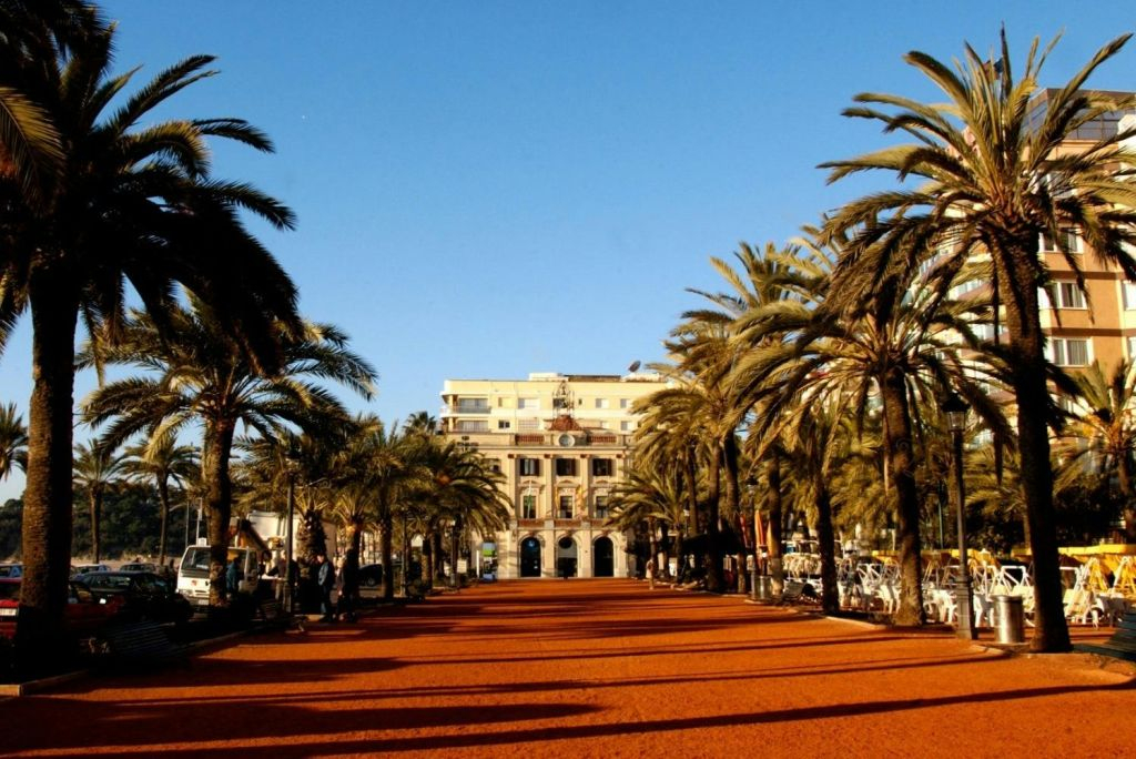 Costa Brava: Guided Day Tour from Barcelona