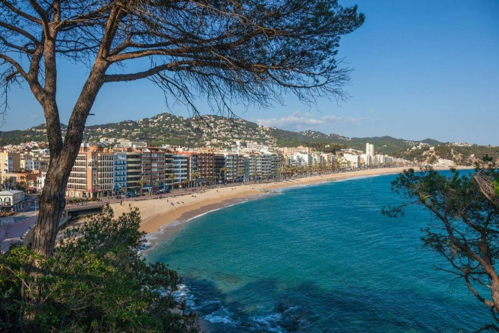 Costa Brava: Guided Day Tour from Barcelona