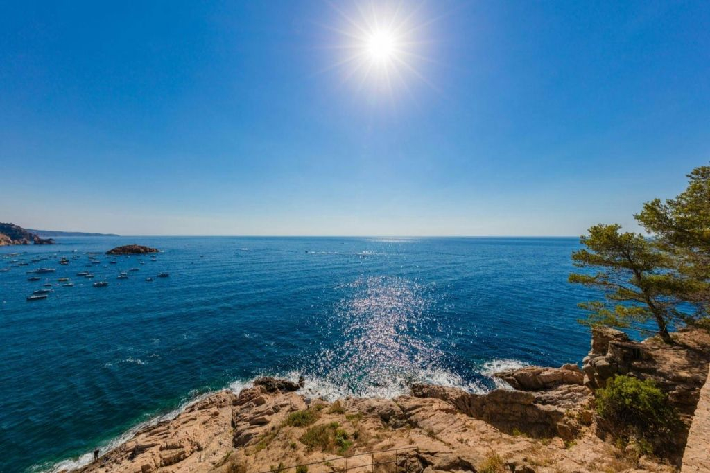 Costa Brava: Guided Day Tour from Barcelona