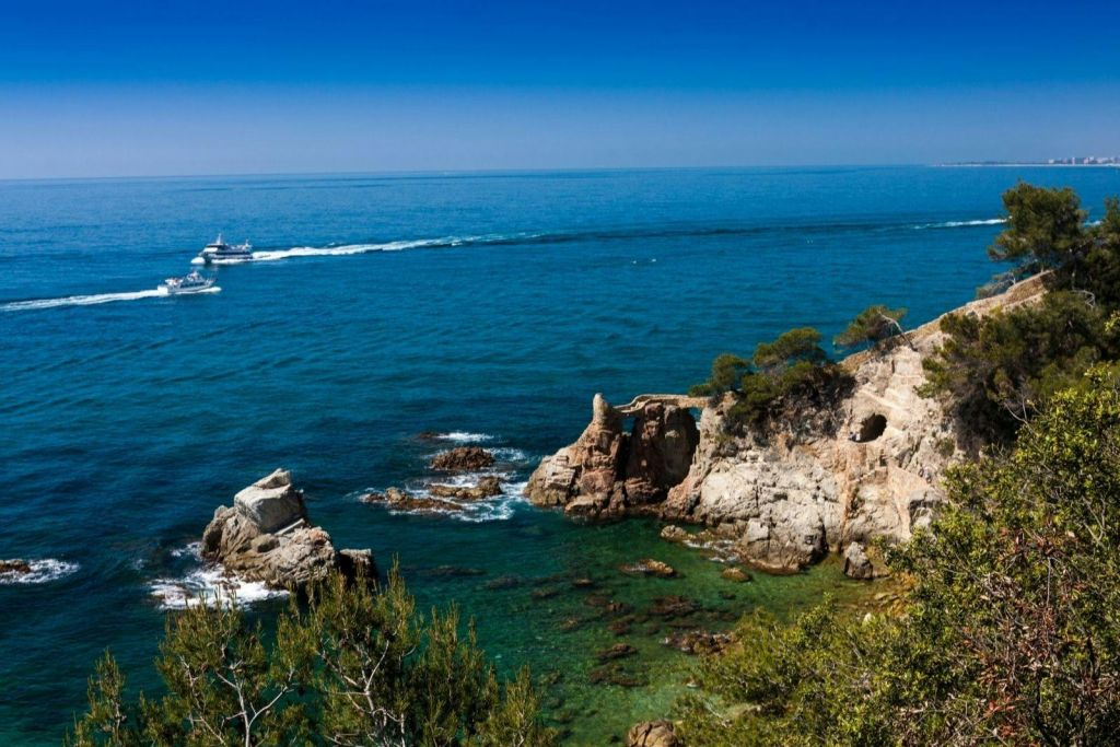 Costa Brava: Guided Day Tour from Barcelona