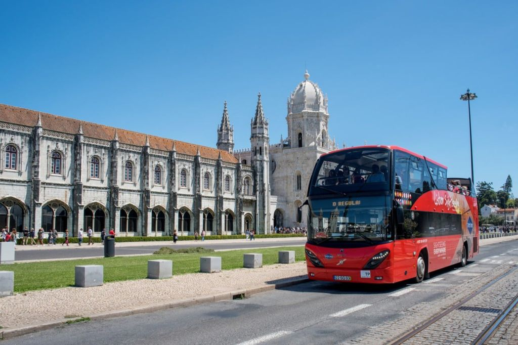 Lisbon: Classic Hop-On Hop-Off Bus Tour + Audio Guide